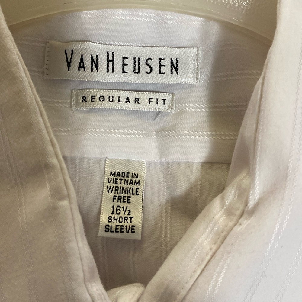 Short sleeve buttons down shirt color White